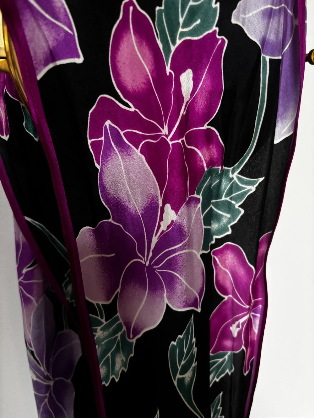 VTG Oscar de la Renta silk twill scarf. purple and magenta floral pattern